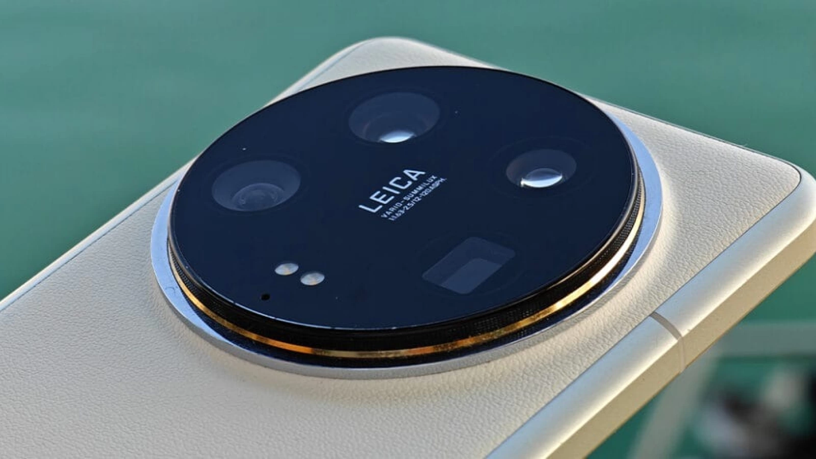 Xiaomi 15 Ultra: Cameră telephoto de 200 MP cu senzor nou, lansare confirmată pentru februarie 2025