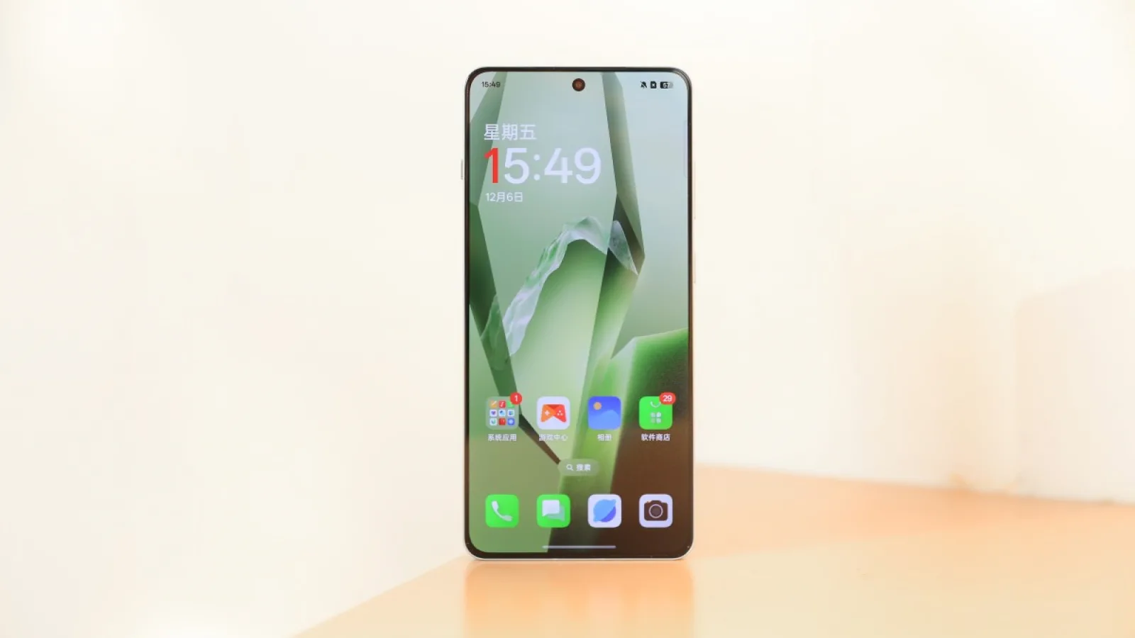 OnePlus Ace 5 prezentat în fotografii reale, cu ecran plat și muchii foarte înguste