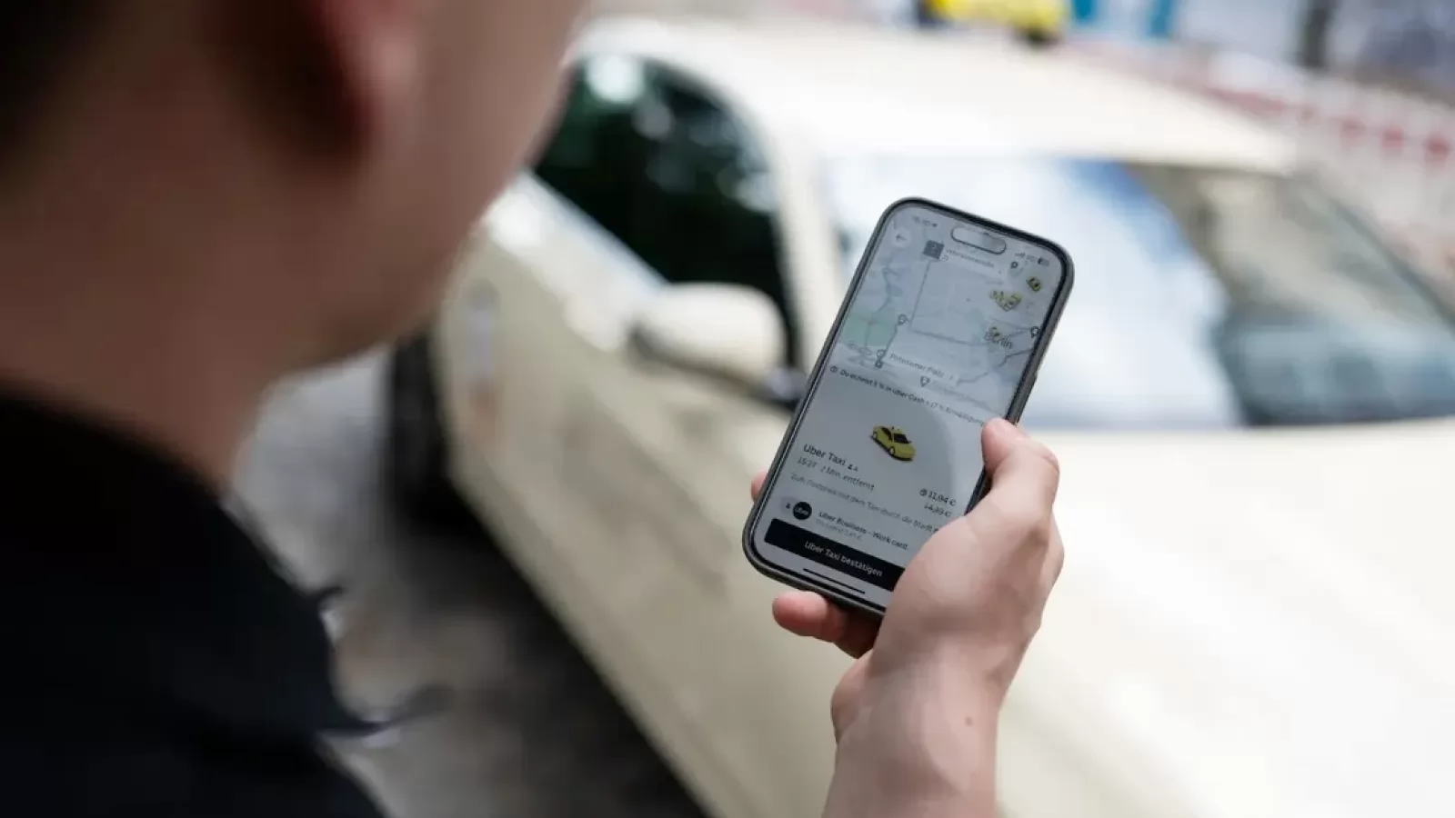 Sunt diferite preţurile la Uber pe Android şi iPhone? Compania de ridesharing ia poziţie oficială