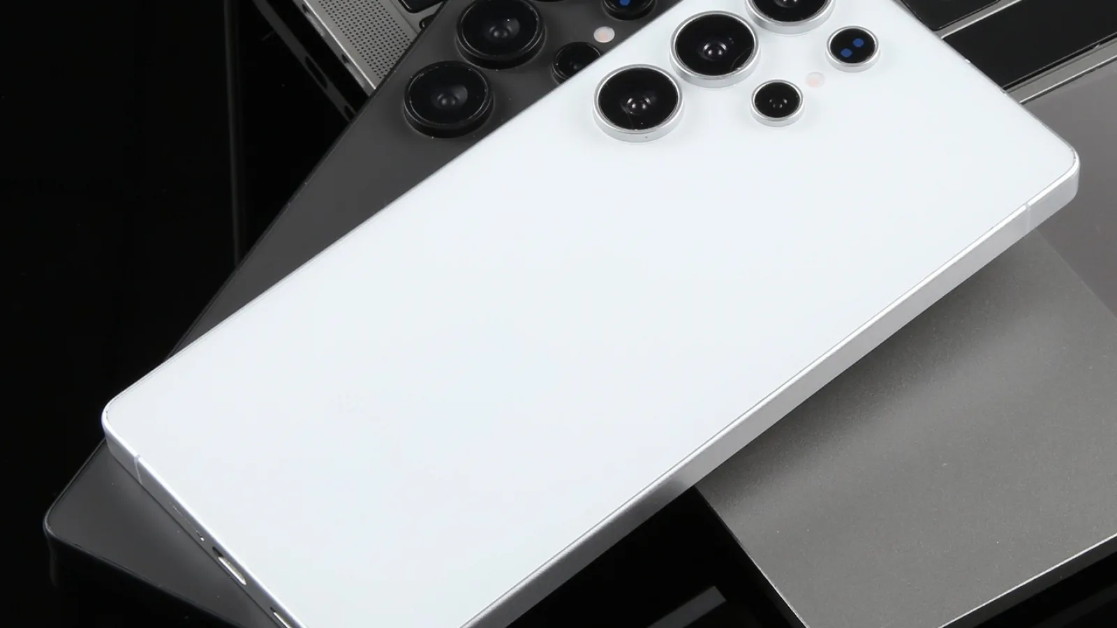 Samsung Galaxy S25 Ultra: noi imagini cu machete și fotografii live au apărut online