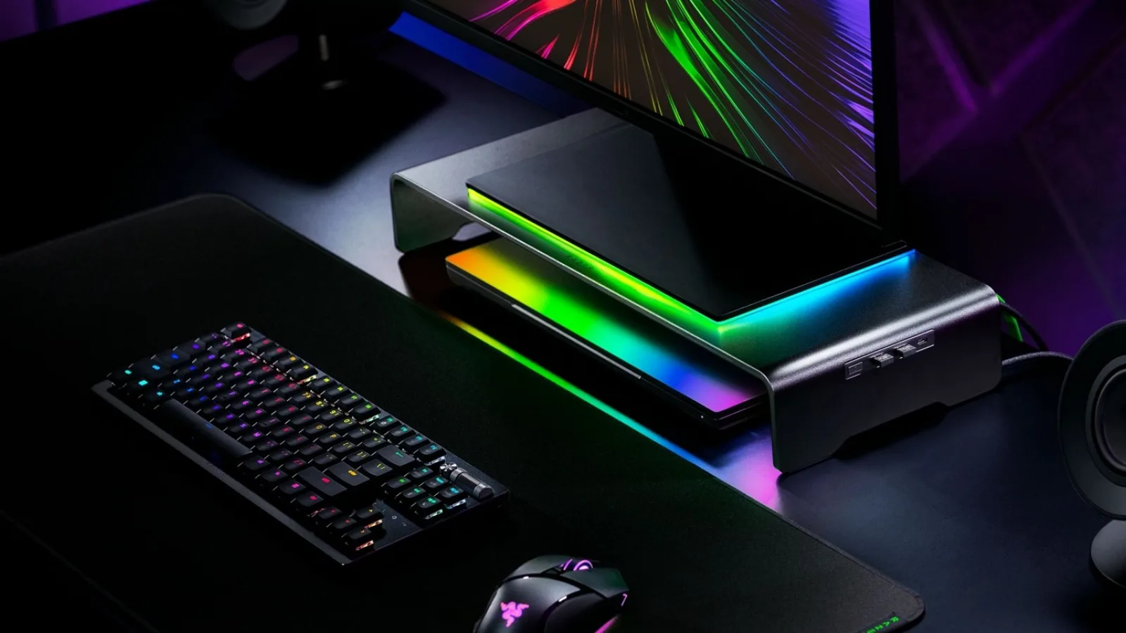 CES 2025: Razer prezintă accesorii Chroma noi, inclusiv unul portabil şi suport iluminat Razer Aether Standing Light Bars