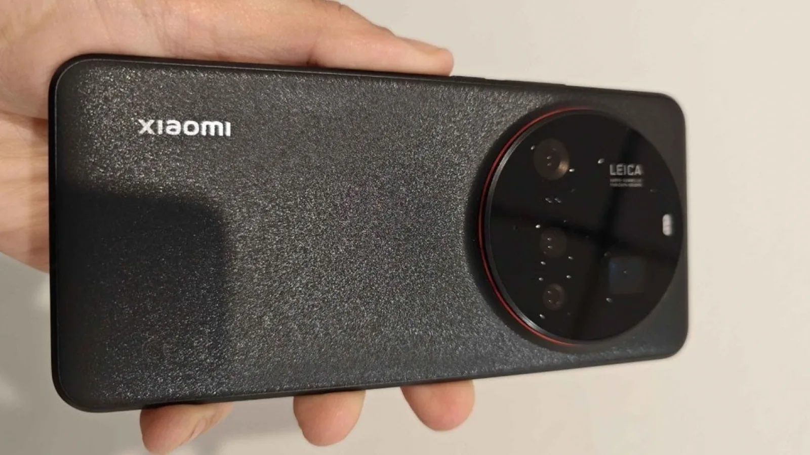 Xiaomi 15 Ultra apare într-o fotografie hands-on; Ce ne rezervă camera-phone-ul?