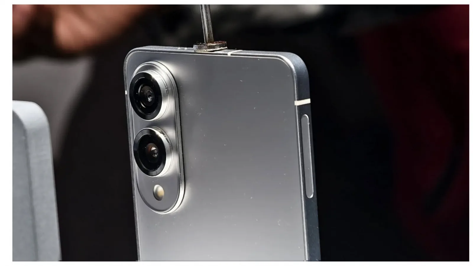Samsung Galaxy S25 Edge îşi dezvăluie camera, în cele mai noi scăpări