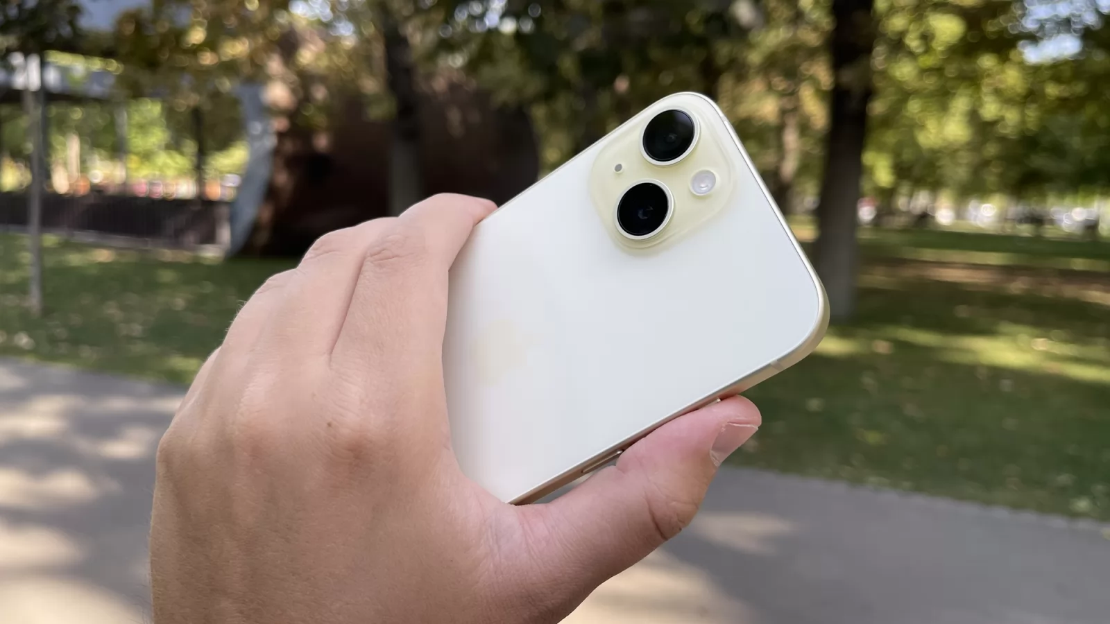 Apple domină piața globală de smartphone-uri, urmată de Samsung și Xiaomi; Care e cel mai bine vândut iPhone?