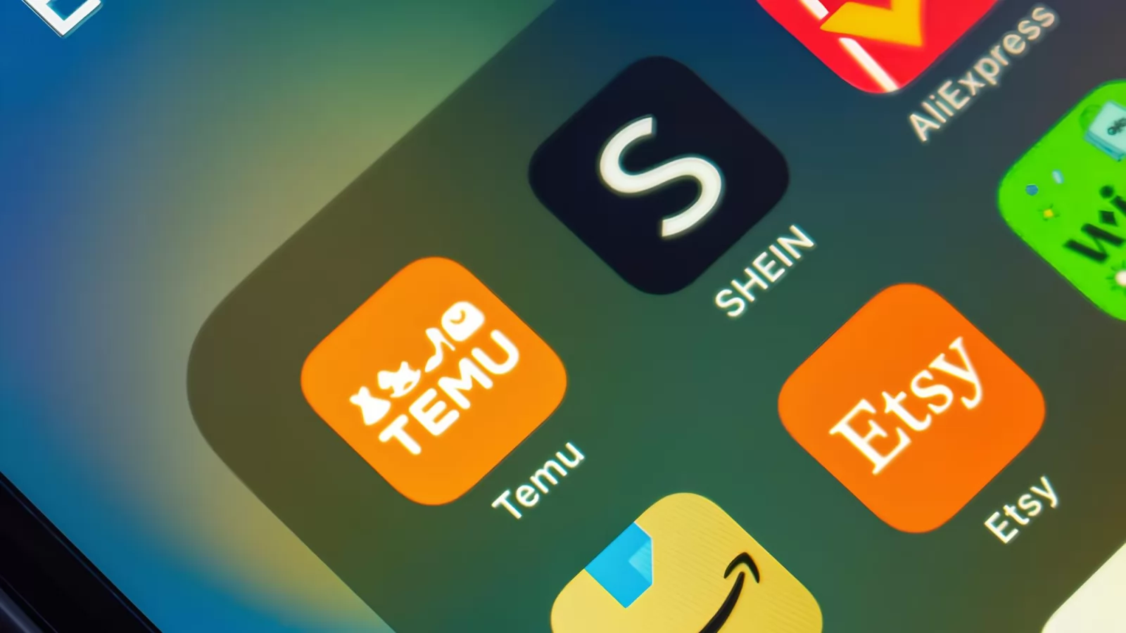 UE schimbă regulile pentru importurile online; Temu, Shein și Amazon vor colecta taxele vamale și TVA-ul