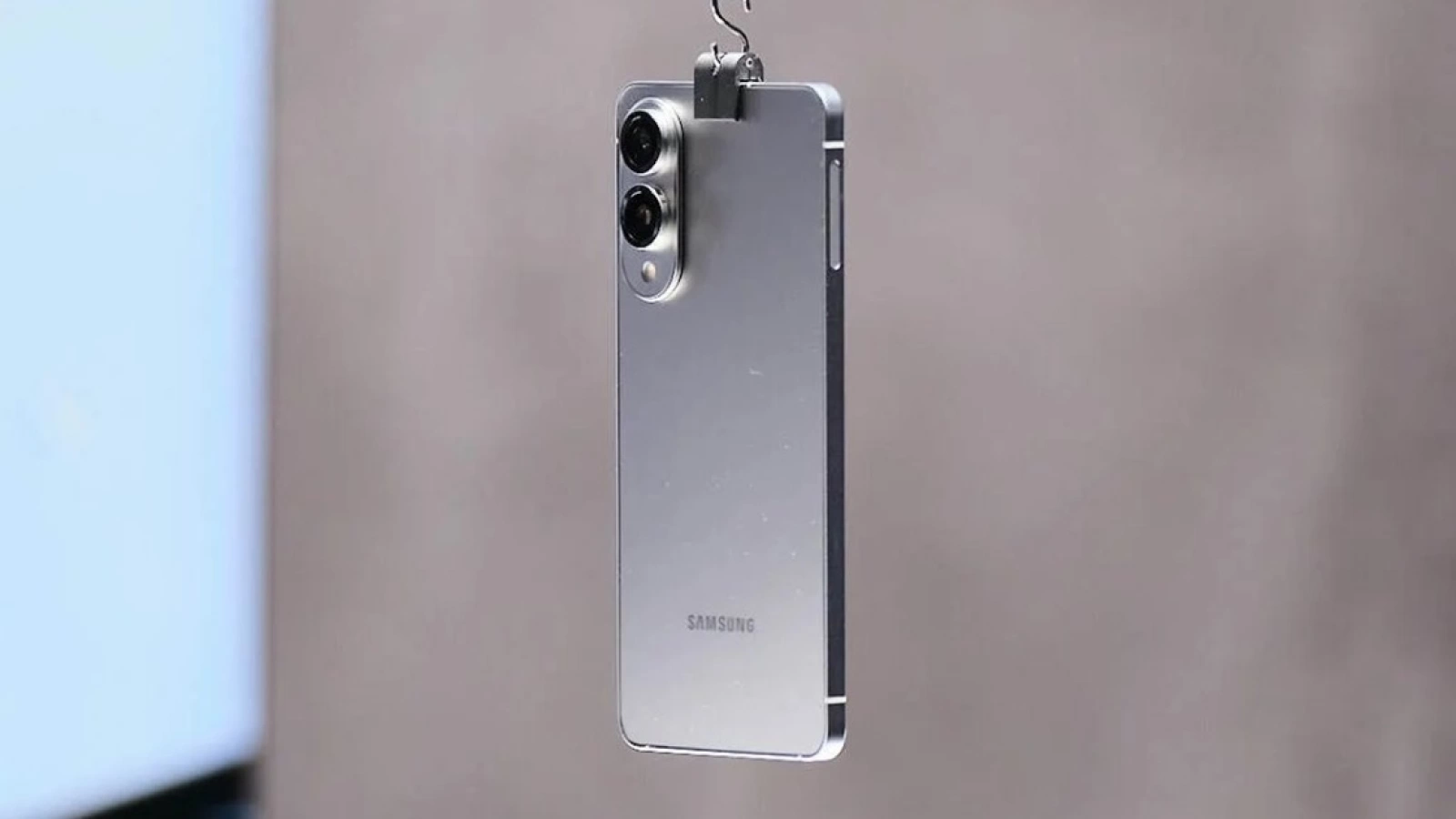 Revin smartphone-urile ultraușoare? Galaxy S25 Edge ar avea sub 160 de grame