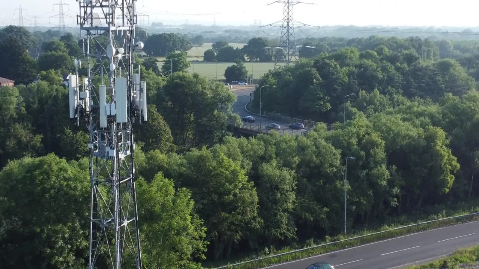 ANCOM reduce drastic taxele pentru rețele telecom pe autostrăzi; costurile scad cu peste 90%
