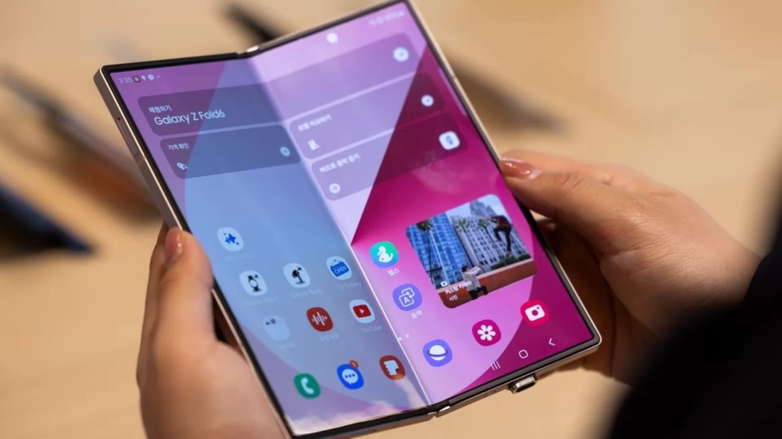 iPhone Fold prinde contur; Apple pregătește primul său telefon pliabil