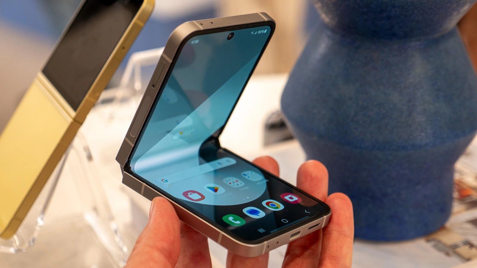 Samsung Galaxy Z Flip 7 va avea o balama mai rezistentă și o cută mai puțin vizibilă