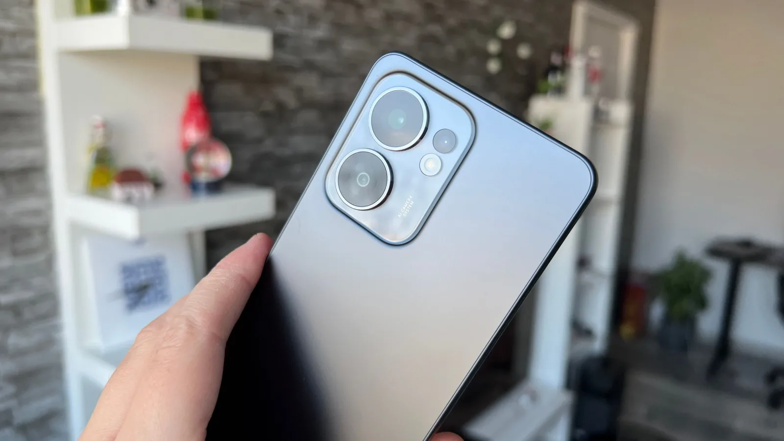 OPPO Reno13 F: Cameră excelentă la selfie-uri și bokeh, AI care te scapă de reflexii + fotografiere sub apă!
