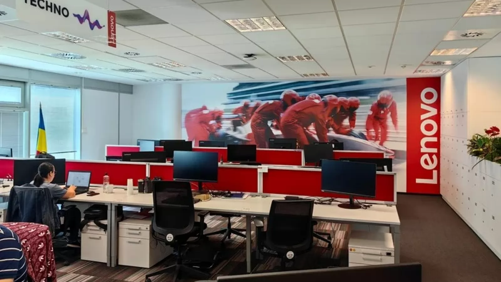 Internship Lenovo România: 13 locuri disponibile și un proiect special pentru AI developers