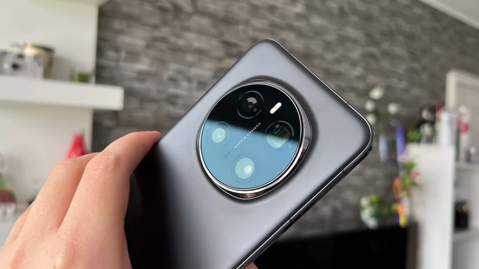 HONOR Magic7 Pro: Camera şcolită în Hong Kong şi Slovenia vede acum Peleşul, Opera Braşov, Poiana