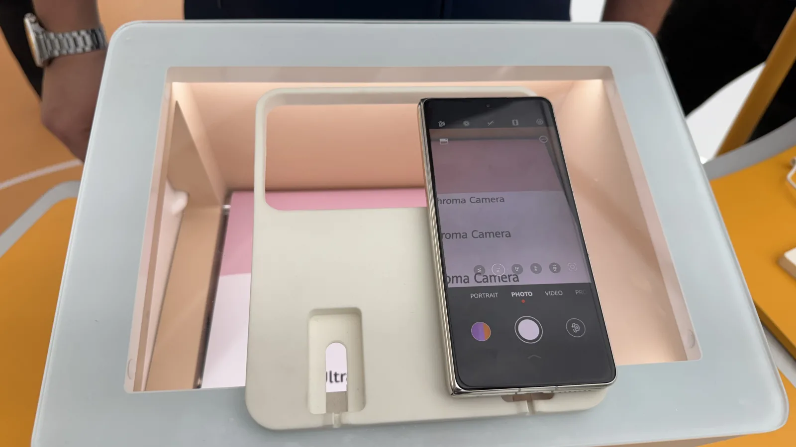 Huawei Mate X6 vs. iPhone 16 Pro Max: Ultra Chroma Camera demolează flagship-ul Apple