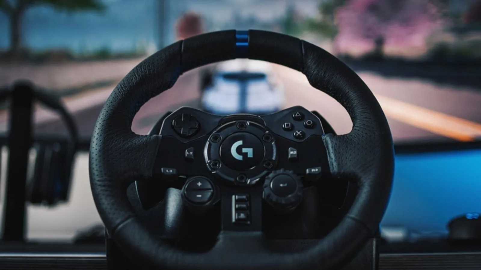 RESIGILATUL ZILEI #4: Logitech G923 TRUEFORCE la preț redus; Experiență de simulare premium, acum mai accesibilă