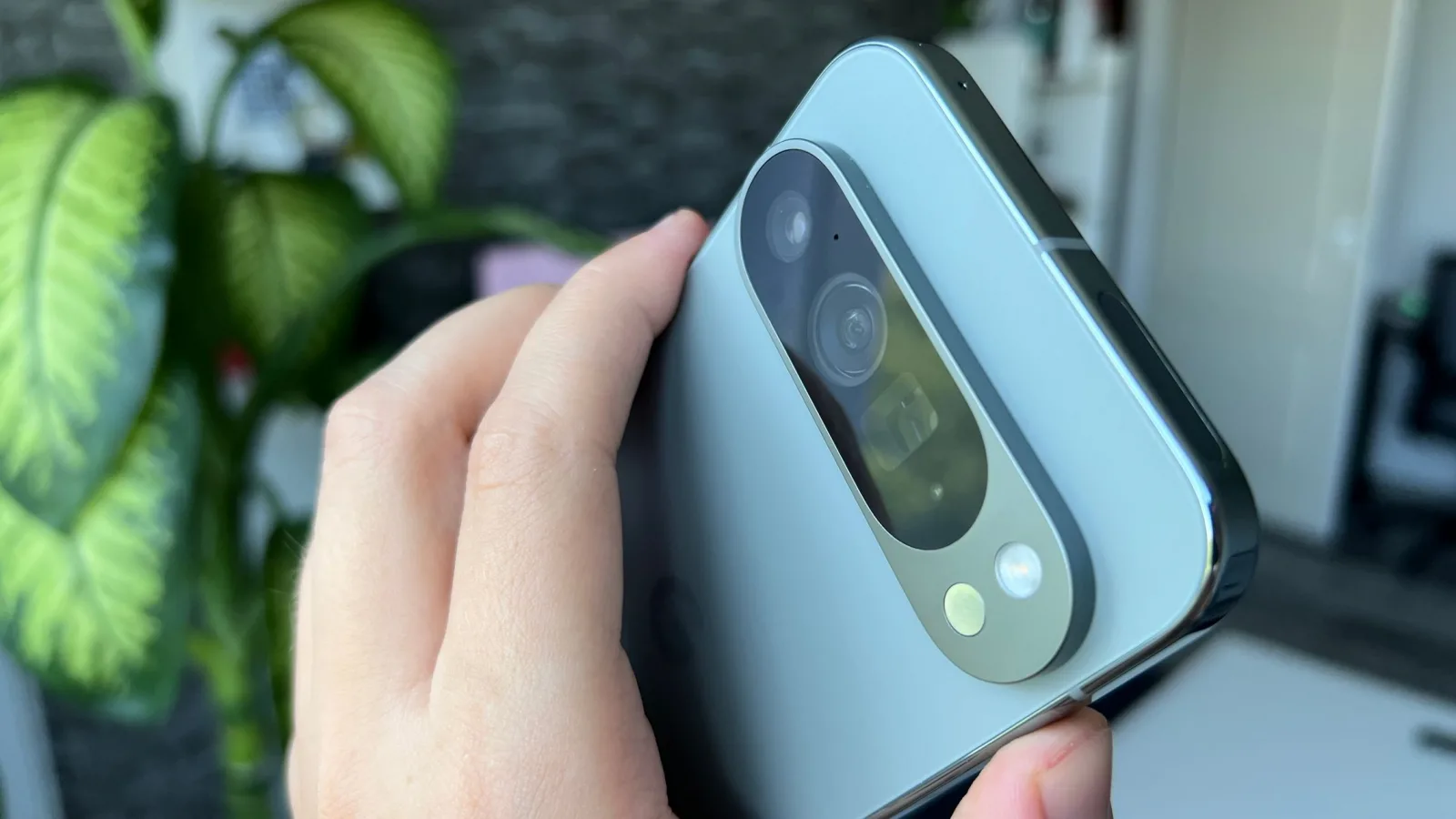 Google Pixel 9 Pro premiat cu titlul "Smartphone-ul anului" la MWC 2025