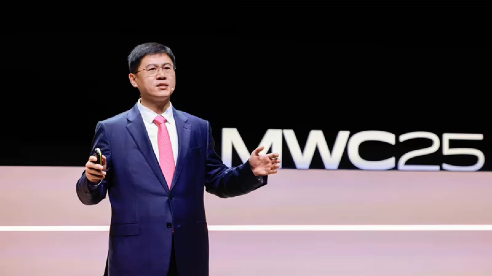 Huawei despre viitorul 5G și AI la MWC 2025; Li Peng: „Operatorii trebuie să se adapteze rapid”