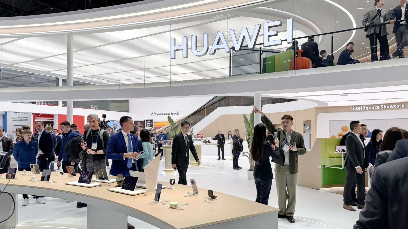 Huawei a fost una dintre companiile care au atras cel mai mult atenția la Mobile World Congress (MWC 2025)