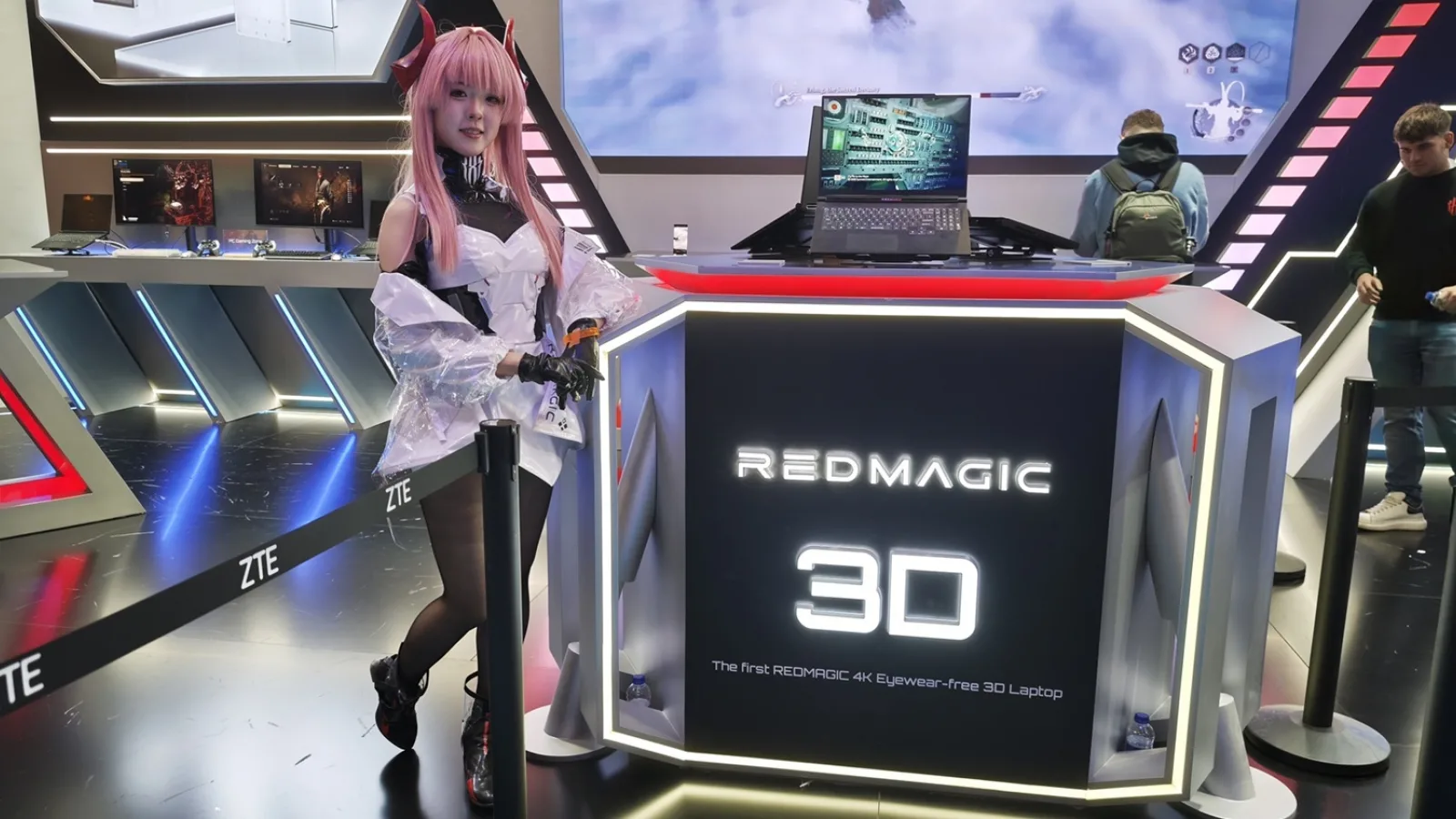 MWC 2025: Ştiaţi că Nubia Red Magic face tastaturi transparente, monitor OLED 4K + alte gadgeturi cool? (Video)