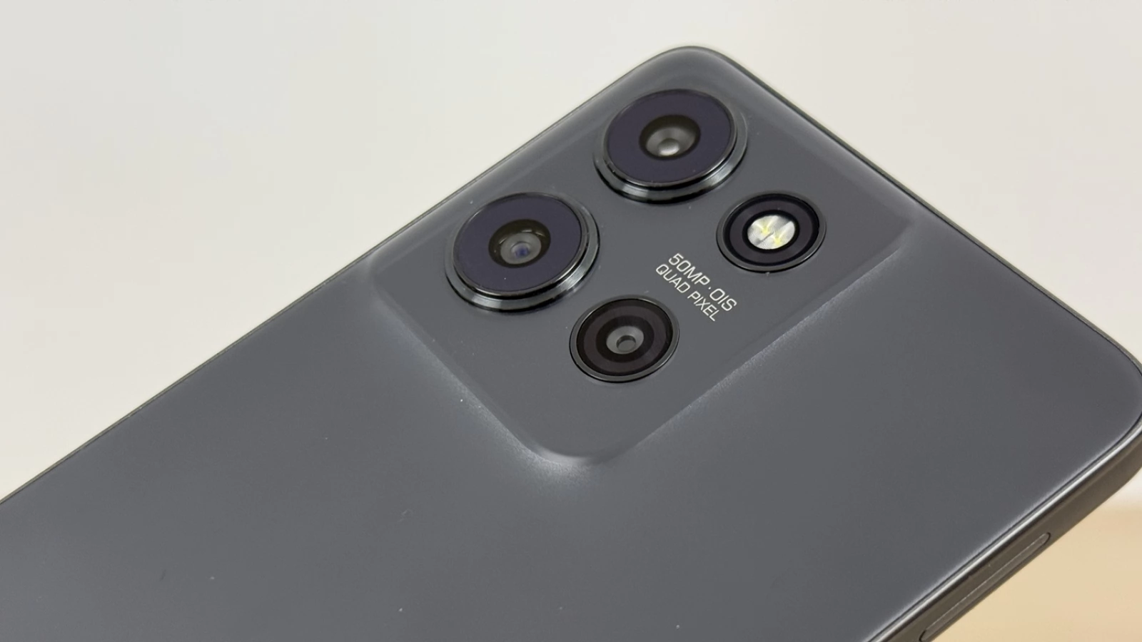 Motorola Moto G75 5G: Camera midrange cu surprize la selfie, closeup, Night Mode
