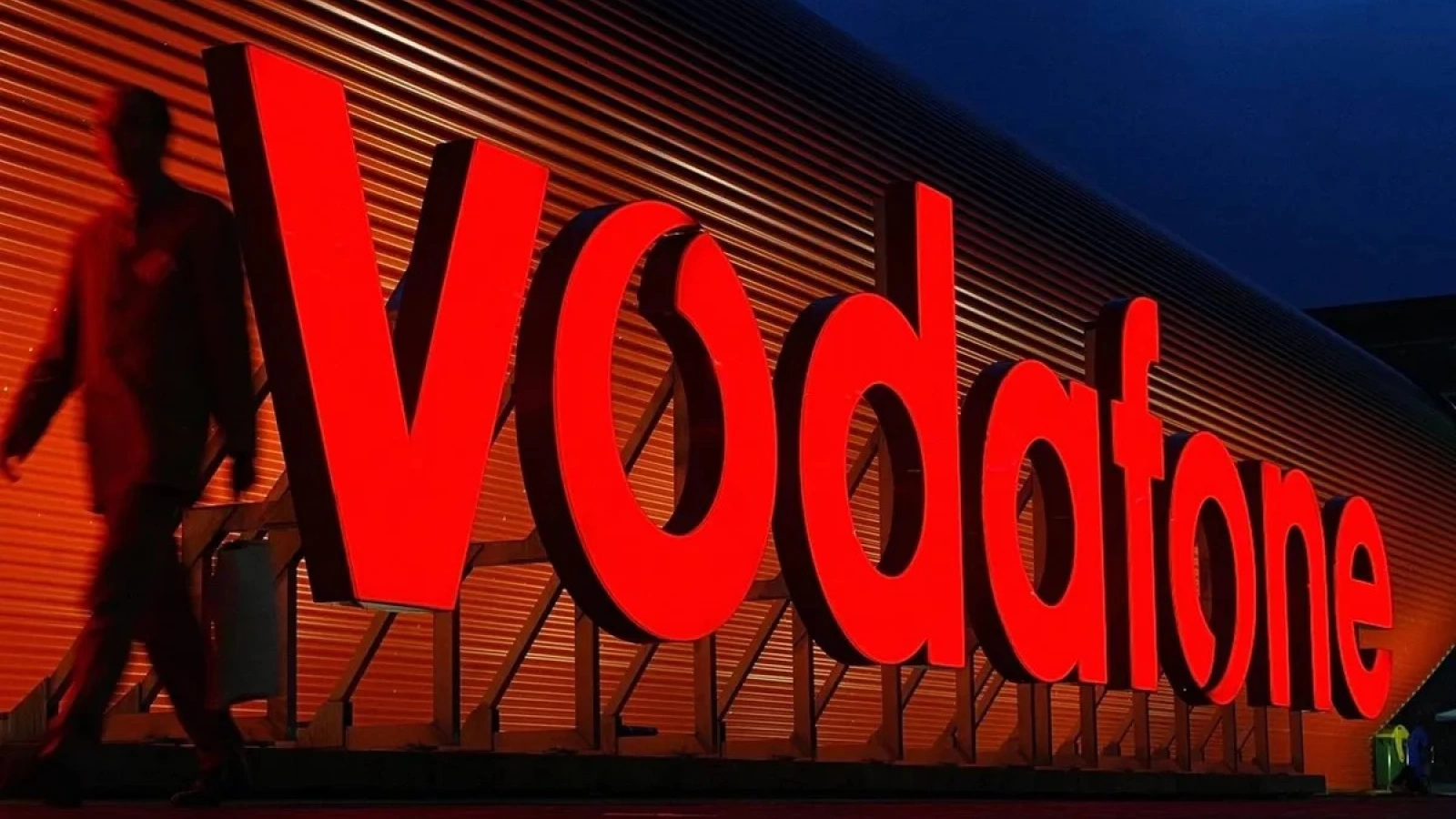 După Orange, Vodafone scumpește abonamentele în România, invocând condițiile pieței, în special contextul inflaționist