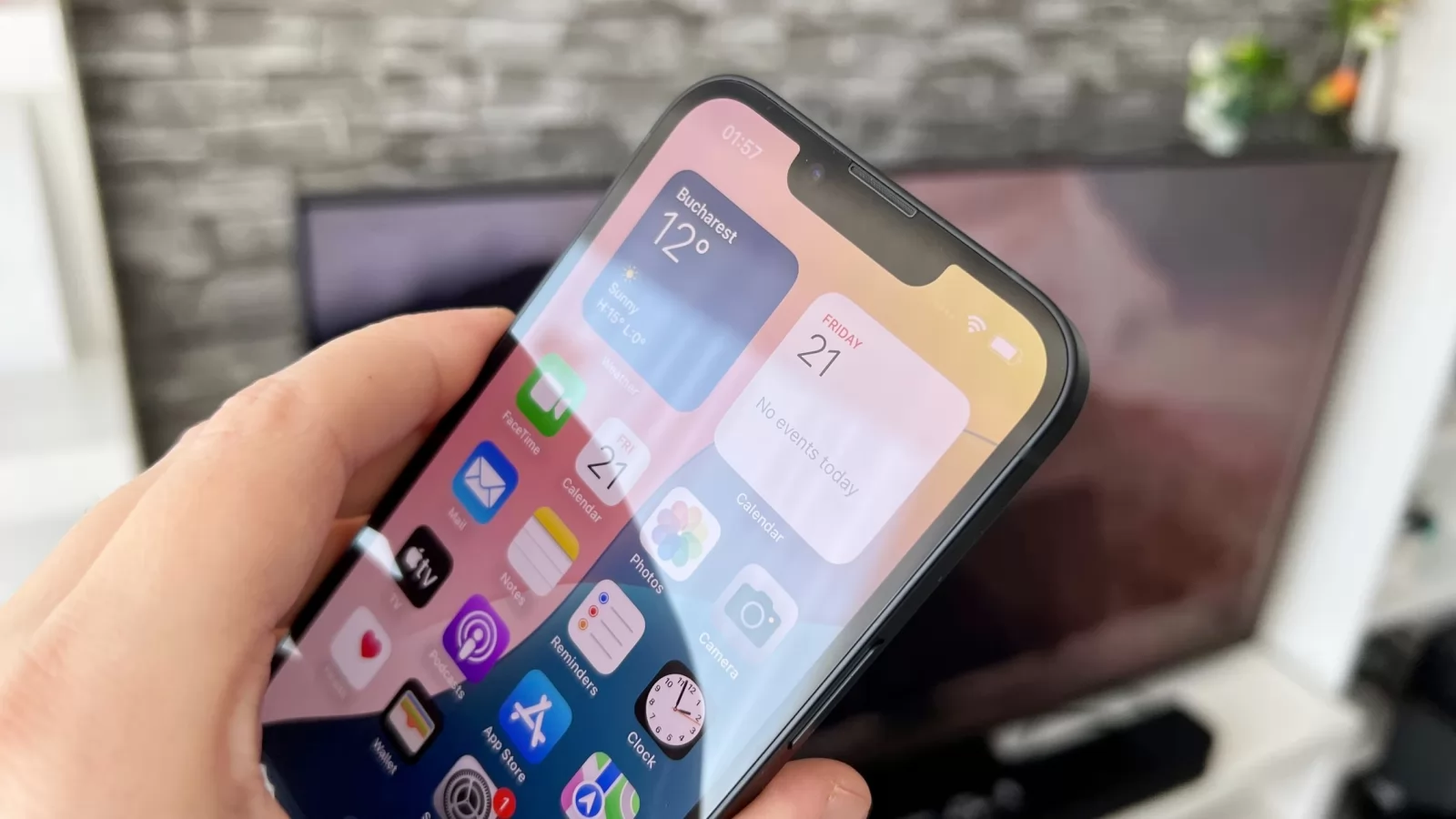 Apple iPhone 16e: Benchmark-uri de loc întâi în GeekBench, dar mai subţire la GPU