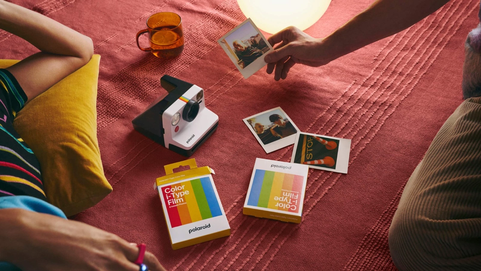 RESIGILATUL ZILEI #22: Camera Foto Instant Polaroid Now Gen 2 – Retro, cool și gata de acțiune!