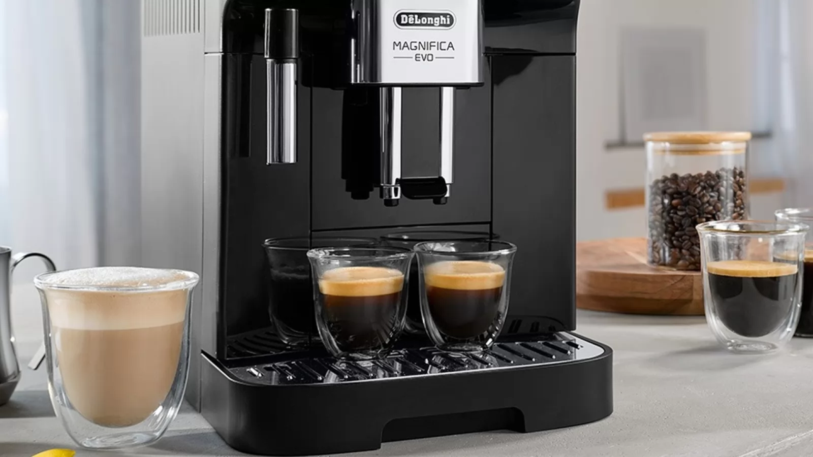 RESIGILATUL ZILEI #23: Espressor automat De'Longhi Magnifica Evo ECAM; Aceleași specificații cu o abordare mai prietenoasă pentru portofel