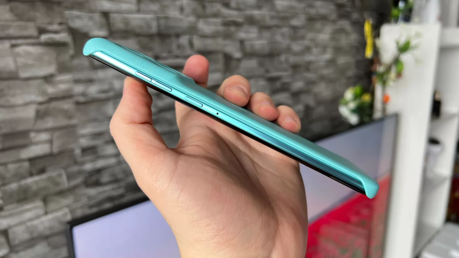 Motorola edge 60 fusion: Hardware ușor actualizat față de predecesor, cu accent pe o baterie mai mare