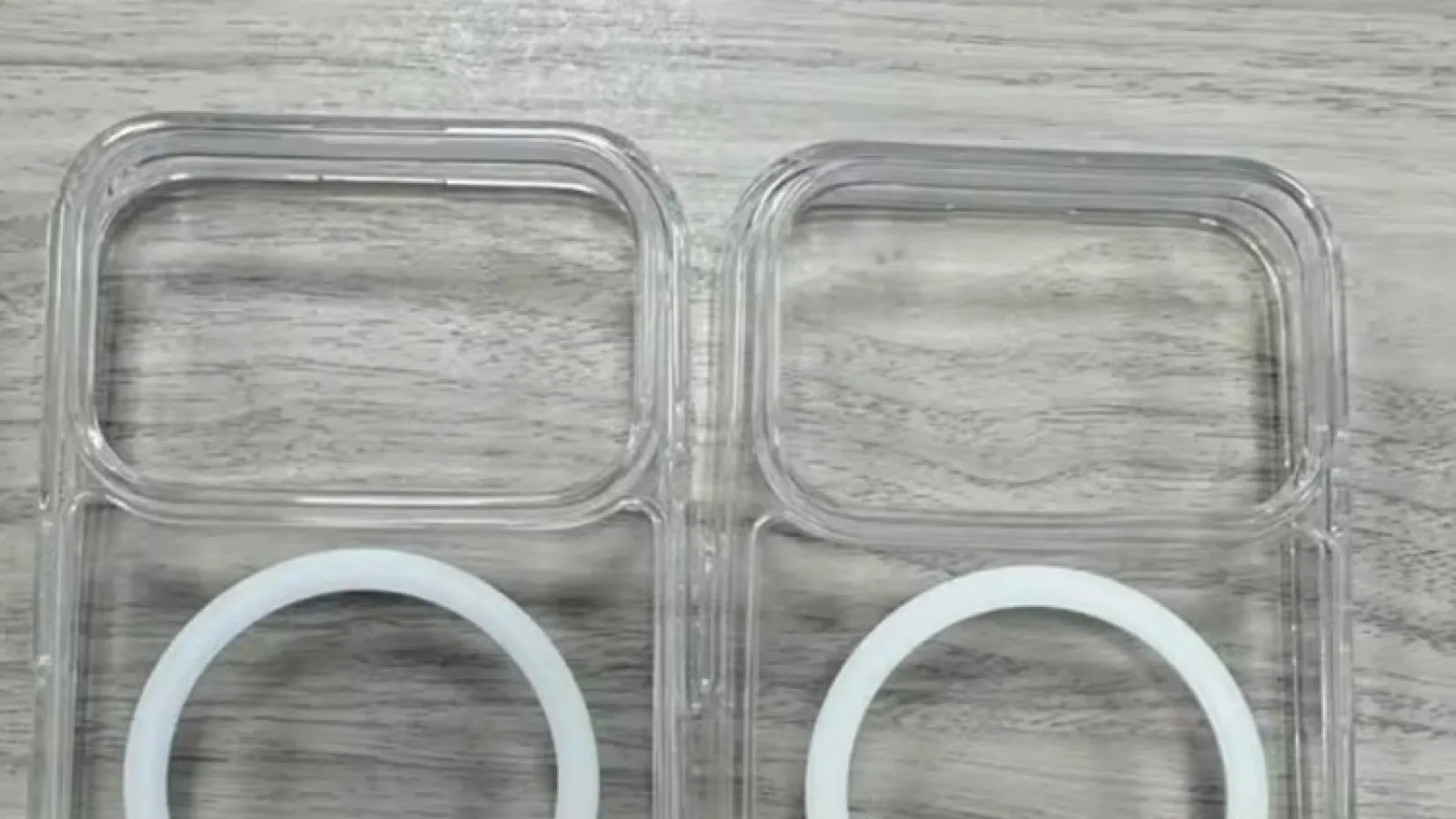 Husele destinate lui iPhone 17 Pro arată ciudat, având decupaj gigantic pentru modulul foto