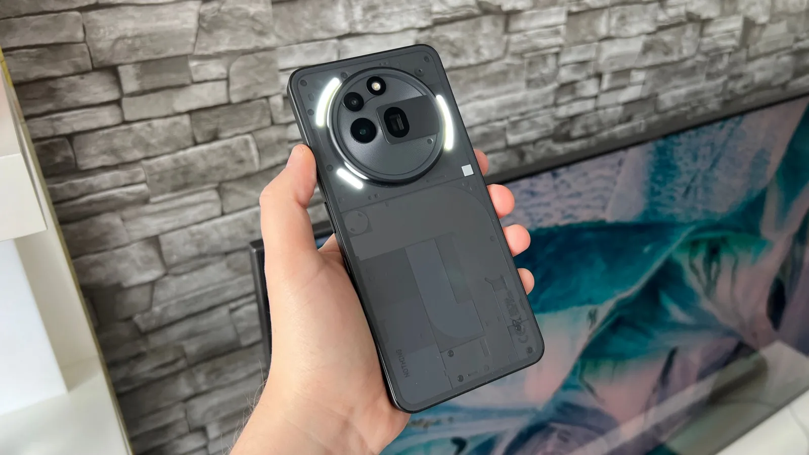 Nothing Phone (3a) Pro: Design cu schimbări de la ultimul "a", mega modul foto în spate + iluminare Glyph