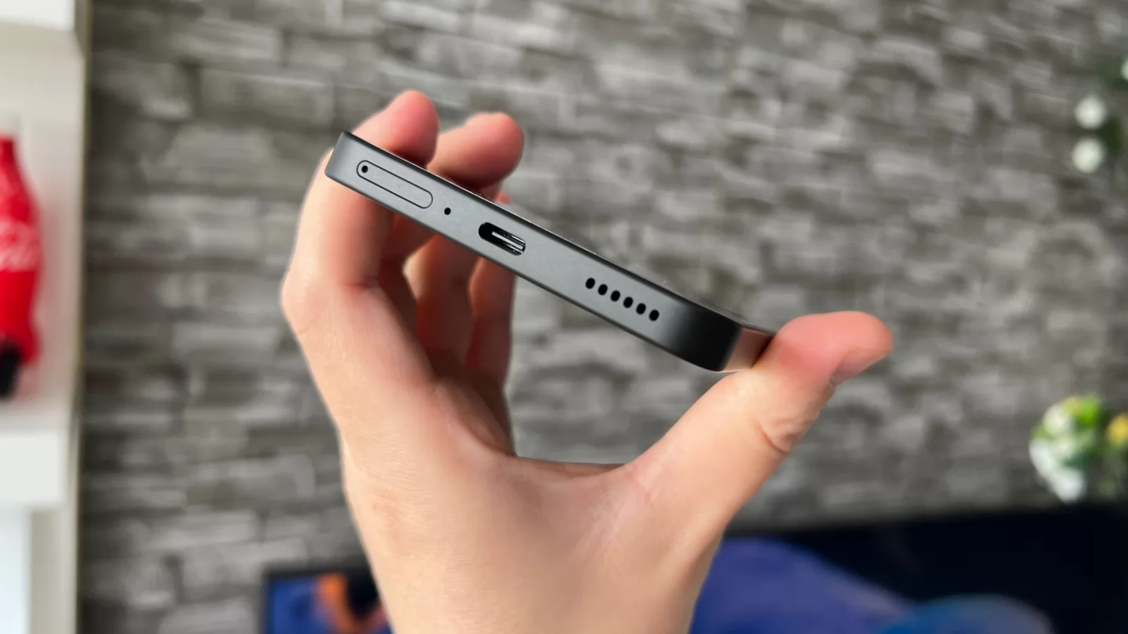 Nothing Phone (3a) Pro: Acustică stereo care mizează pe echilibru între difuzoare, iluminare Glyph pe muzică