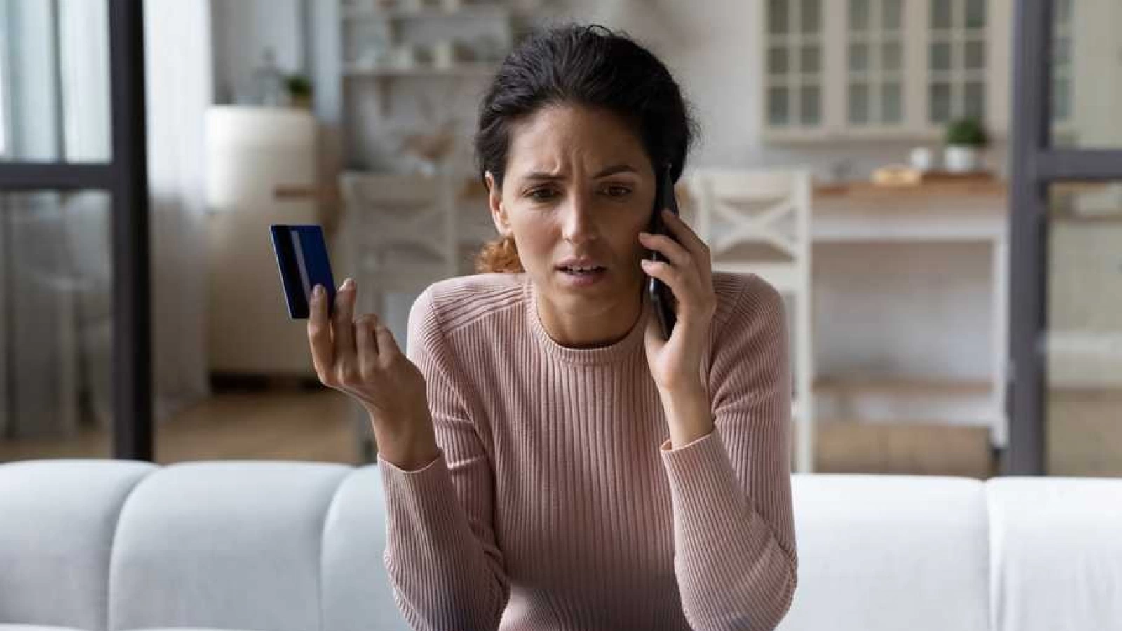 Un nou malware Android folosește NFC pentru a clona carduri bancare; SuperCard X scapă de detecția antivirus și se răspândește prin aplicații false