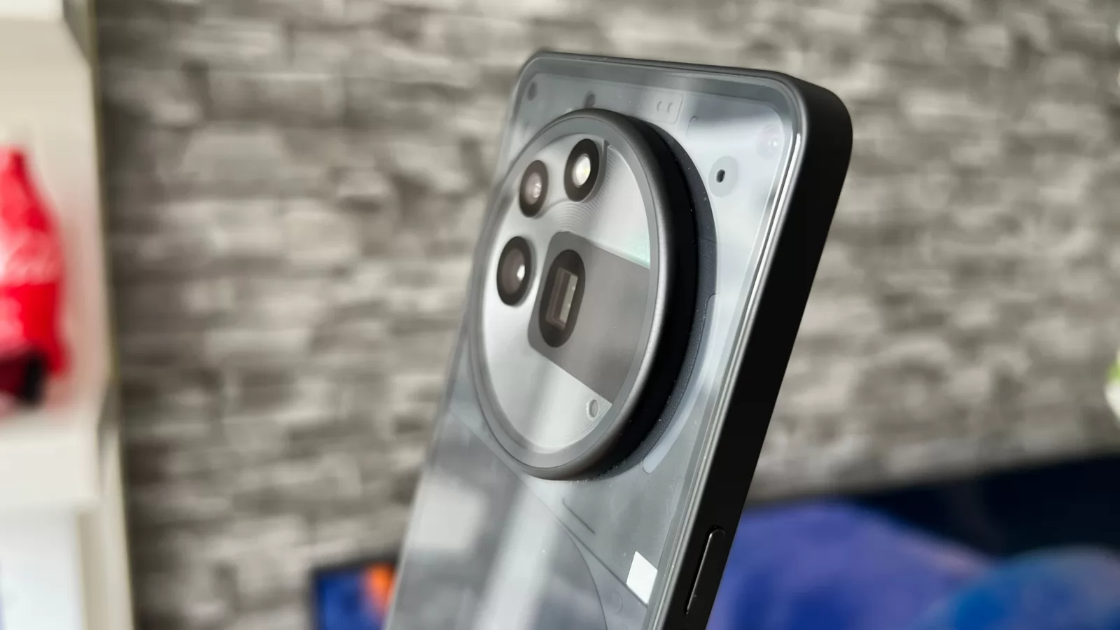 Nothing Phone (3a) Pro: Camera cu periscop-vedetă, preseturi memorabile, selfie de calitate