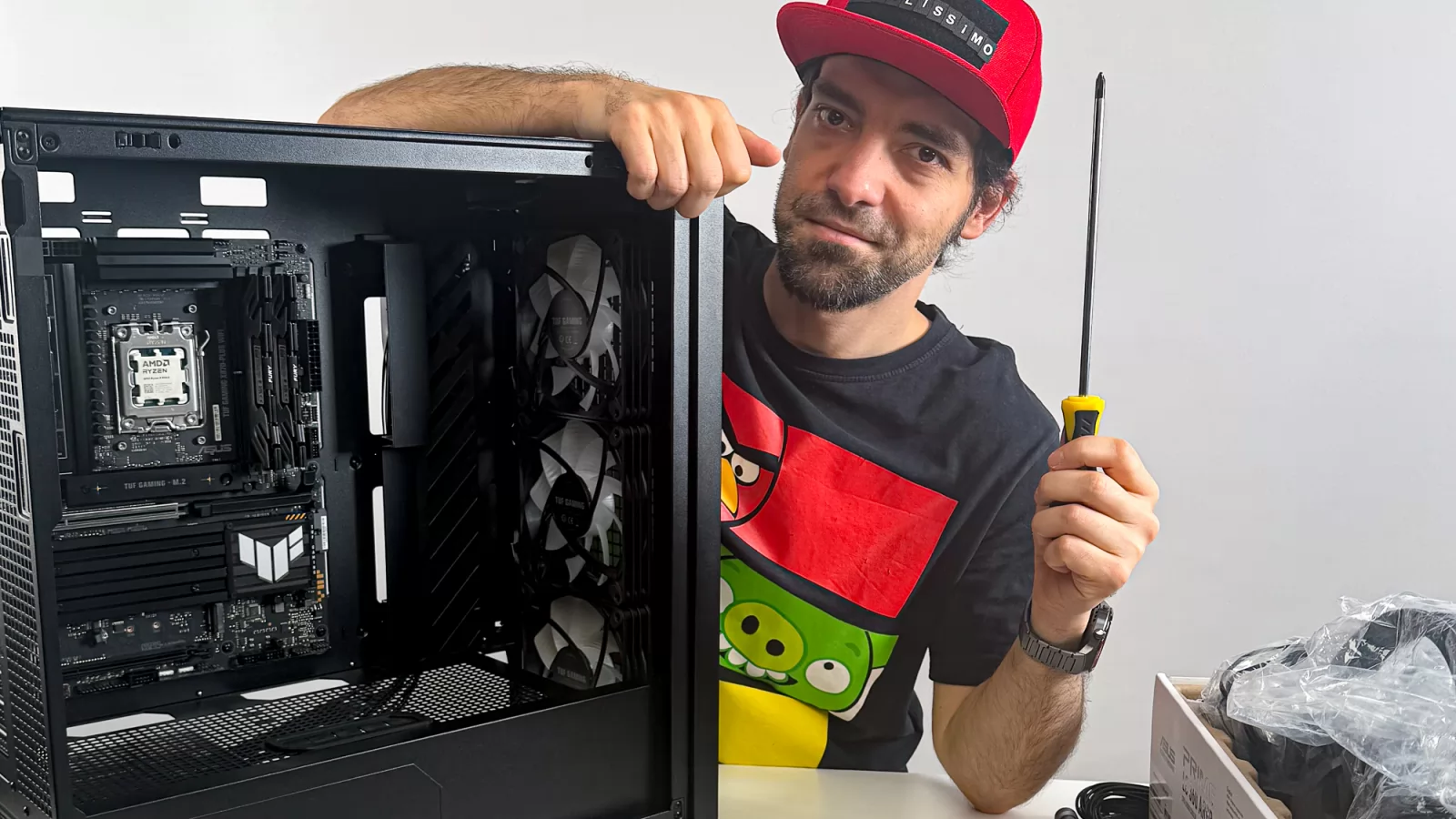 Am asamblat un PC de la ZERO pentru prima dată! Iată noul desktop Mobilissimo, cu RTX 5080, componente ASUS TUF și CPU Ryzen