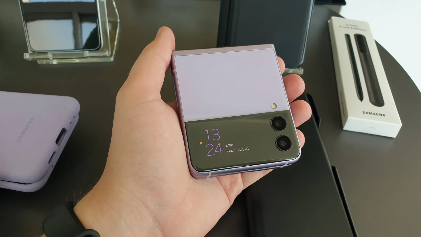 Pliabilul Samsung Galaxy Z Flip3 ajunge la final de carieră; primește ultimul update major OS (Android 15, One UI 7)