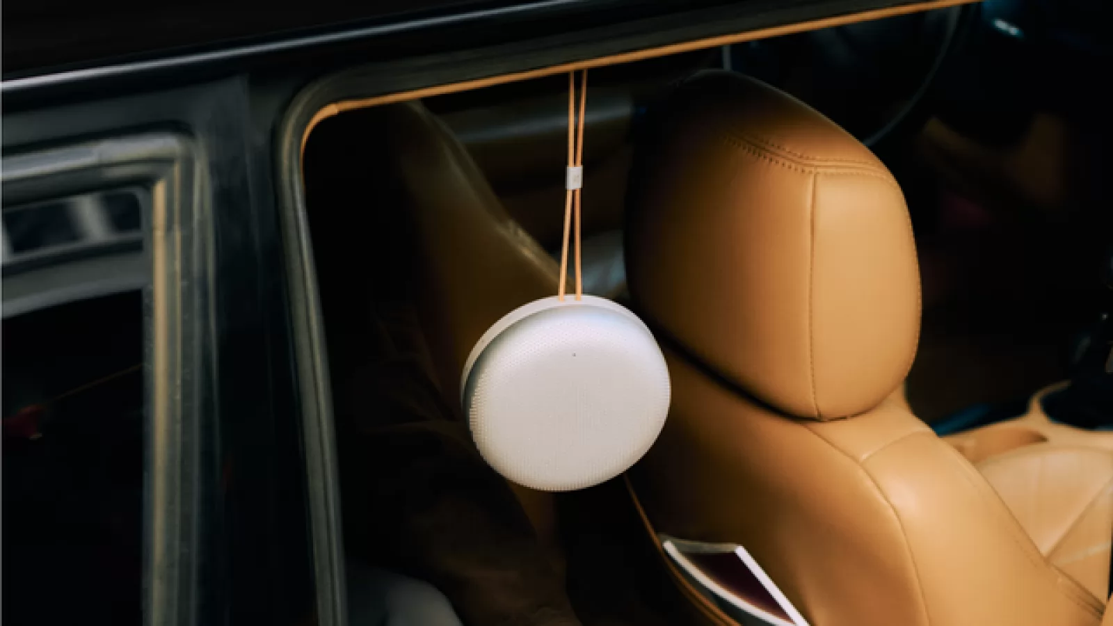 Bang & Olufsen anunță boxa portabilă pentru bogați - Beosound A1 3rd Gen vine cu cel mai mare woofer din clasa sa