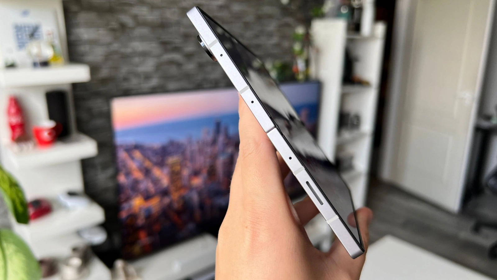 Samsung revine în lupta pliabilelor cu un Galaxy Z Fold7 ce va avea doar 3.9mm grosime în format extins