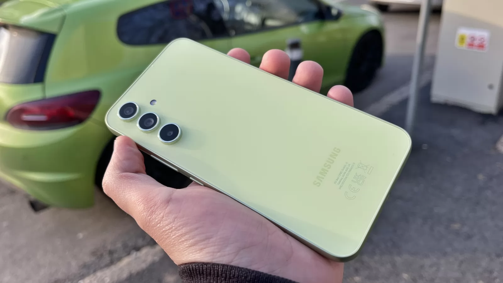 One UI 7 ajunge pe Galaxy A54; Update-ul e bazat pe Android 15 aduce și patch-ul de securitate pentru luna aprilie
