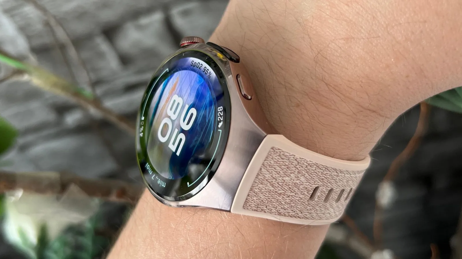 HUAWEI Watch 5 42 mm Review: Cu X-TAP măsurarea indicilor de sănătate nu a fost niciodată mai ușoară, acum pe un smartwatch premium cu eSIM și autonomie generoasă