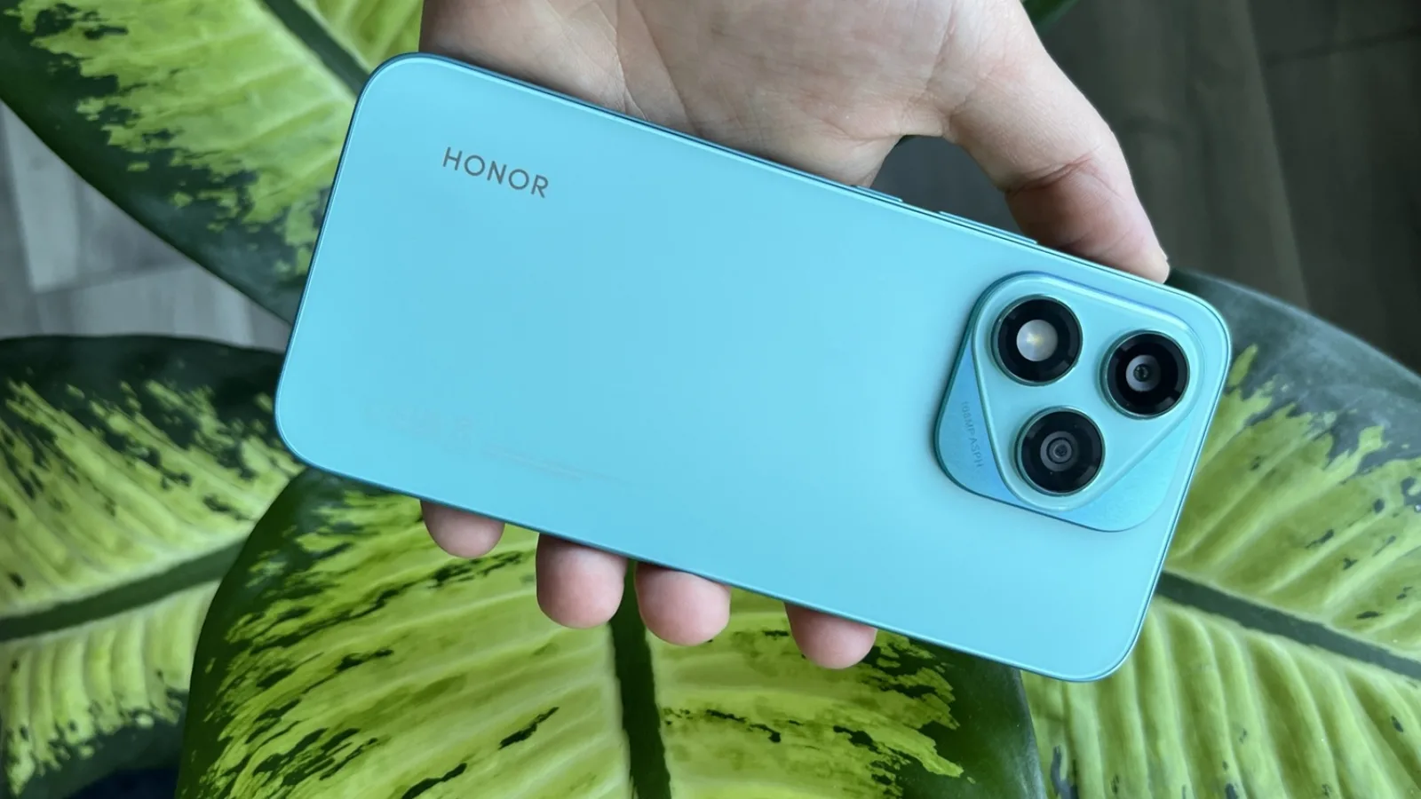 HONOR 400 Lite: Design slim, tineresc, cu o construcție robustă, în ciuda taliei înguste