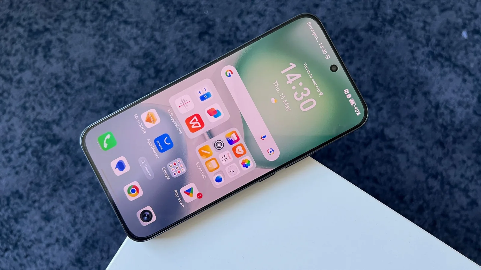 Honor 400: Avem display mai mic, foarte luminos și care te scapă de răul de mișcare în mașină