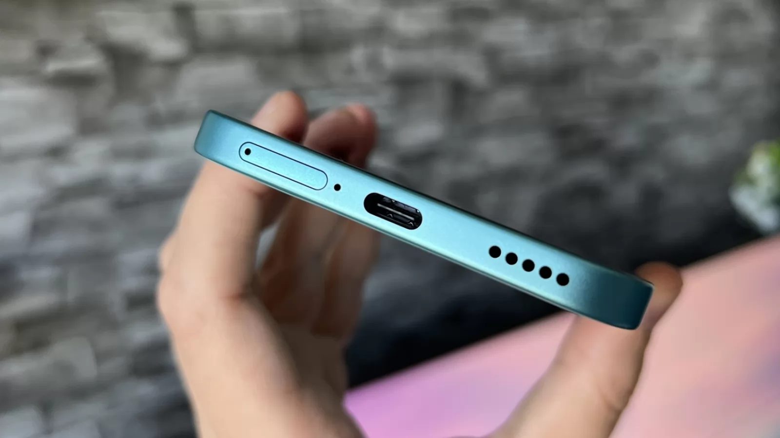 HONOR 400 Lite: Baterie „clasică” cu o capacitate atipică de 5230 mAh, de cursă lungă în playback video