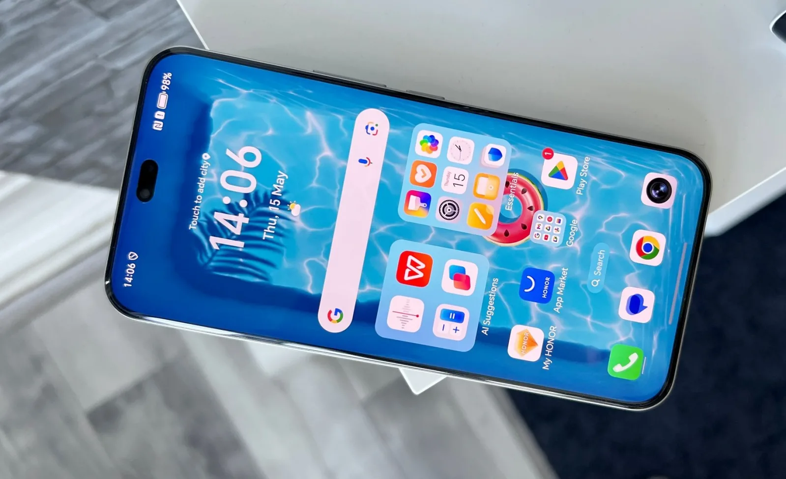 HONOR 400 Pro: Display OLED de top, sare de 1100 LUX şi îţi protejează ochii