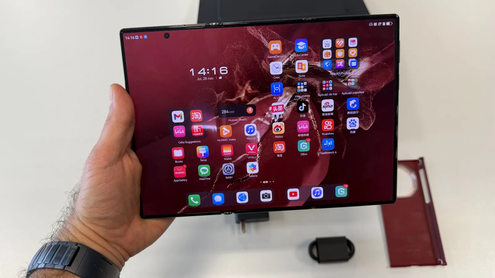 Ce aduce nou HUAWEI Mate XT 2, a doua generație de smartphone triplu-pliabil