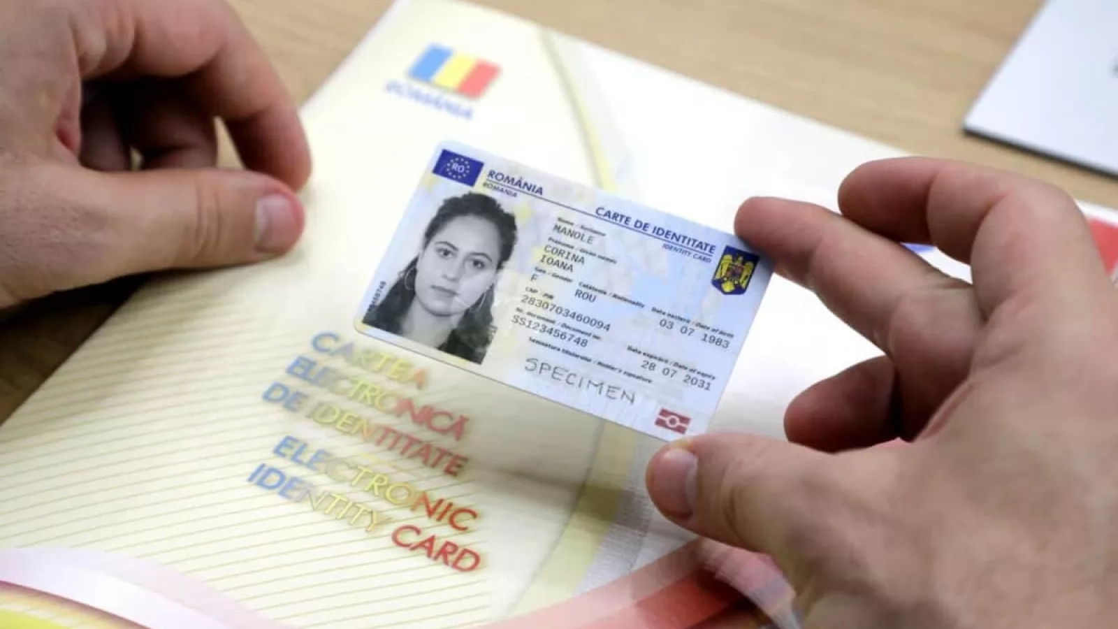 Ai primit buletinul electronic? Activarea la ghișeu e obligatorie pentru a-l putea folosi digital