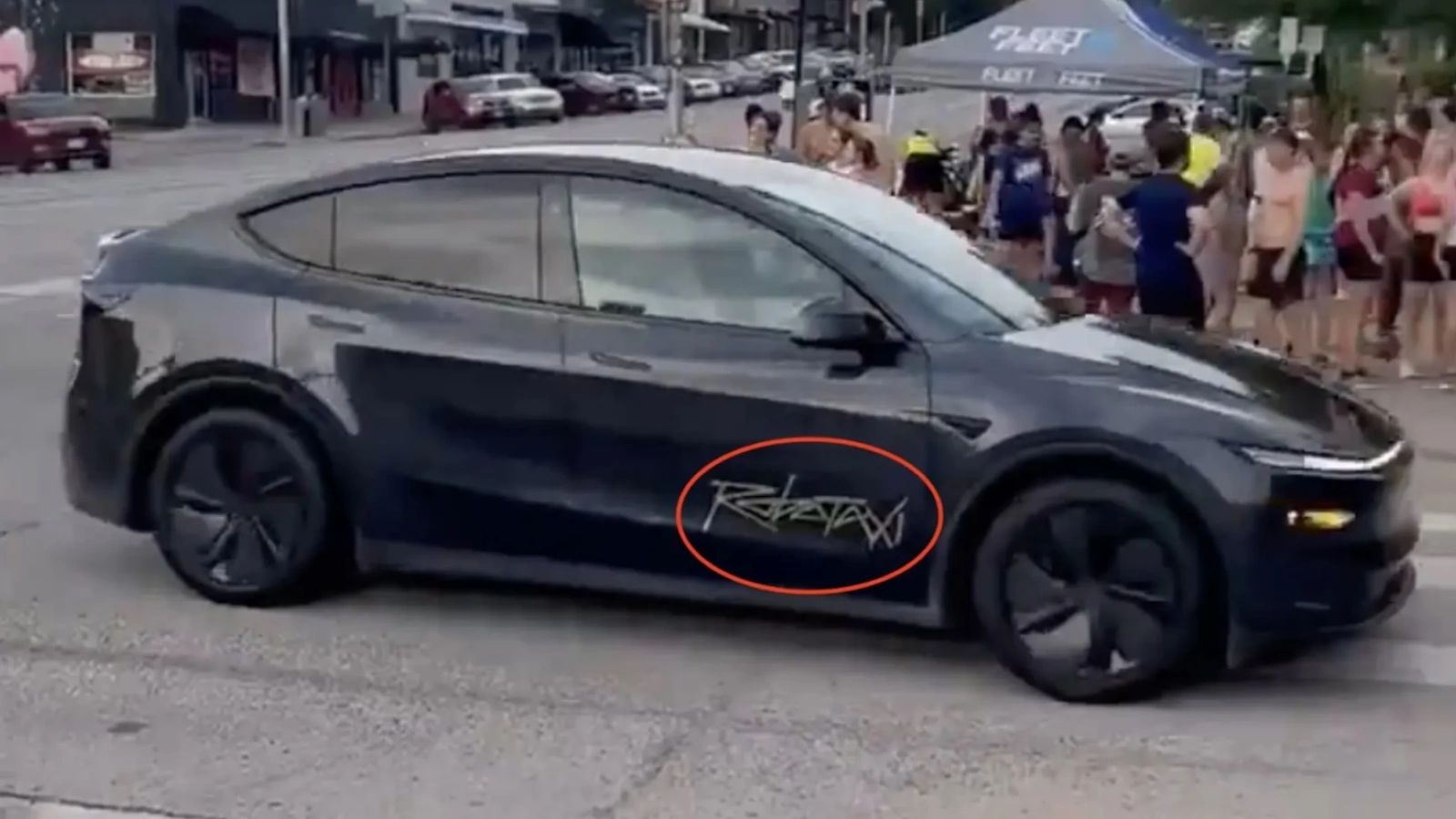 Elon Musk dă startul serviciul de taximetrie Tesla Robotaxi pe 22 iunie, cu vehicule autonome; iar din 28 iunie mașina Tesla cumpărată îți vine singură acasă