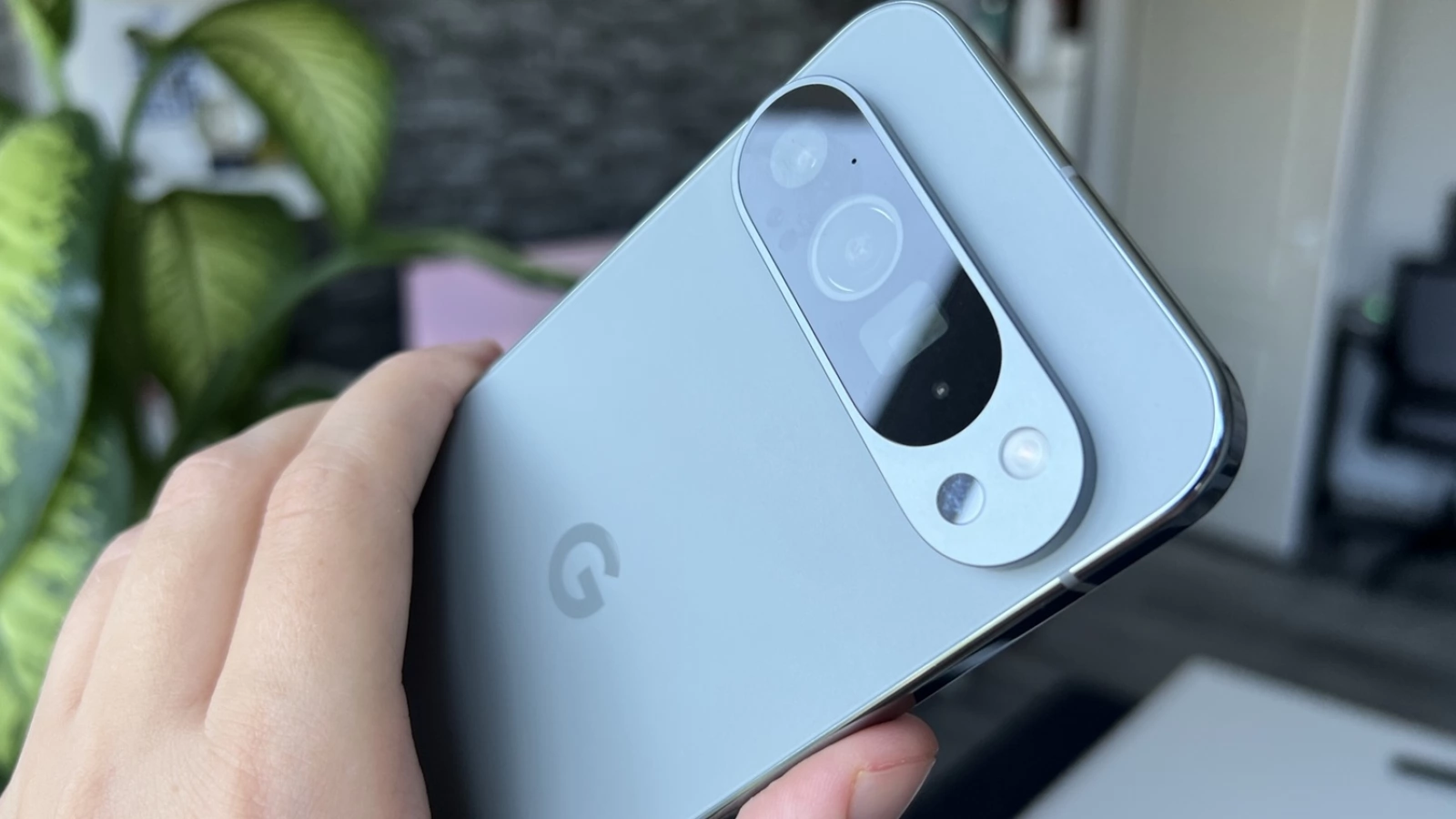 RESIGILATUL ZILEI #71: Google Pixel 9 Pro XL – companionul ideal pentru vacanța de vară, cu poze impecabile în orice lumină