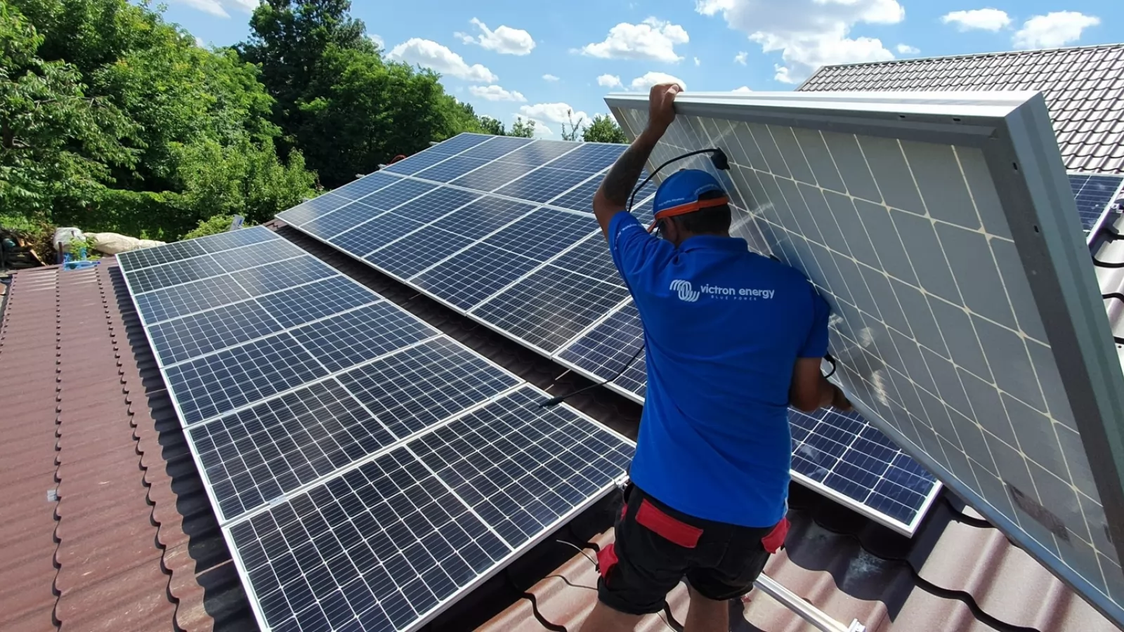 Programul Casa Verde, tras pe dreapta; Românii vor plăti integral pentru panourile fotovoltaice