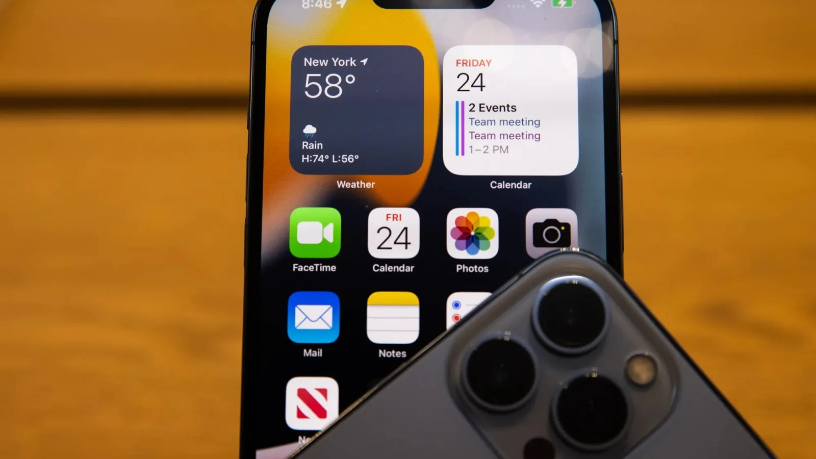 iOS 26 îți îngheață apelul FaceTime dacă te apuci să te dezbraci; funcția pentru copii pare că îi “protejează” și pe adulți