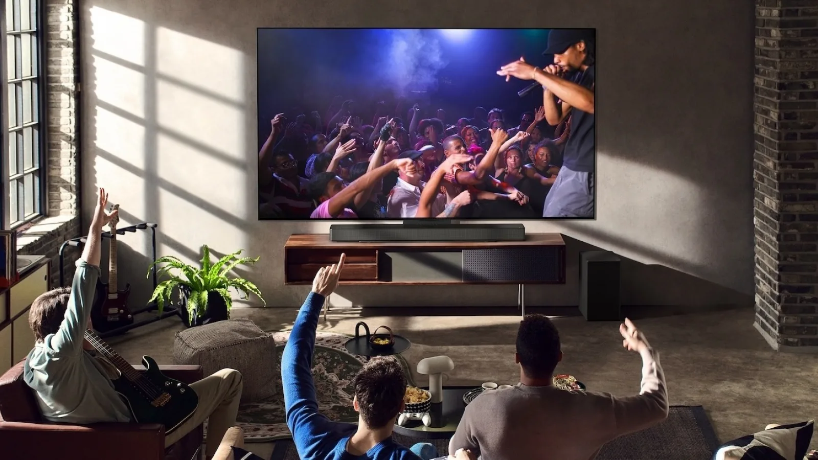 Turul Magazinelor #1522: Televizor OLED sub 3000 lei!? Monitor de 300 Hz pentru tot poporul şi trotinetă ieftină